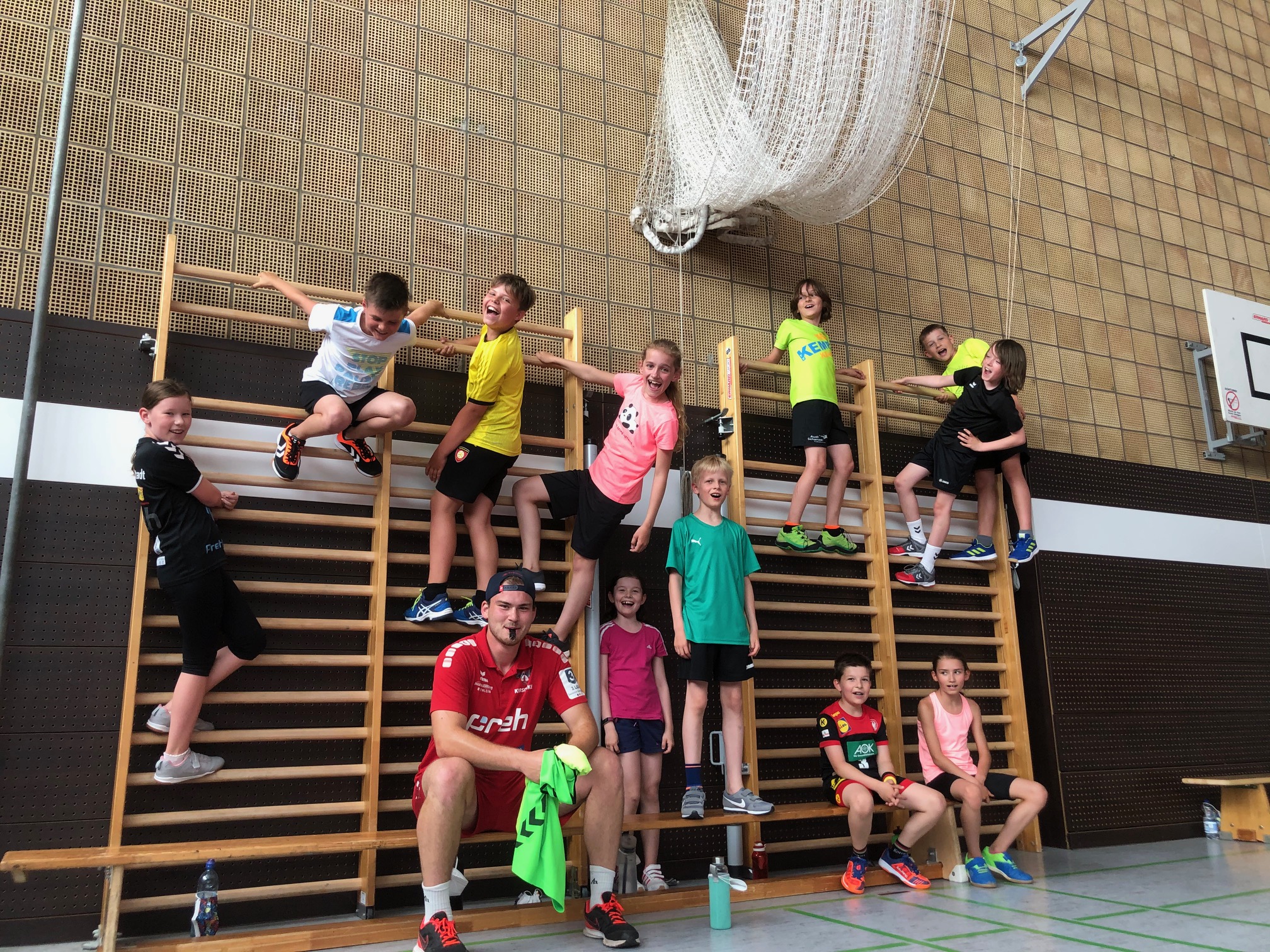 Kinder- und Jugendhandball in der Halle wieder auf vollen Touren – Tolle Gelegenheit für Neueinsteiger